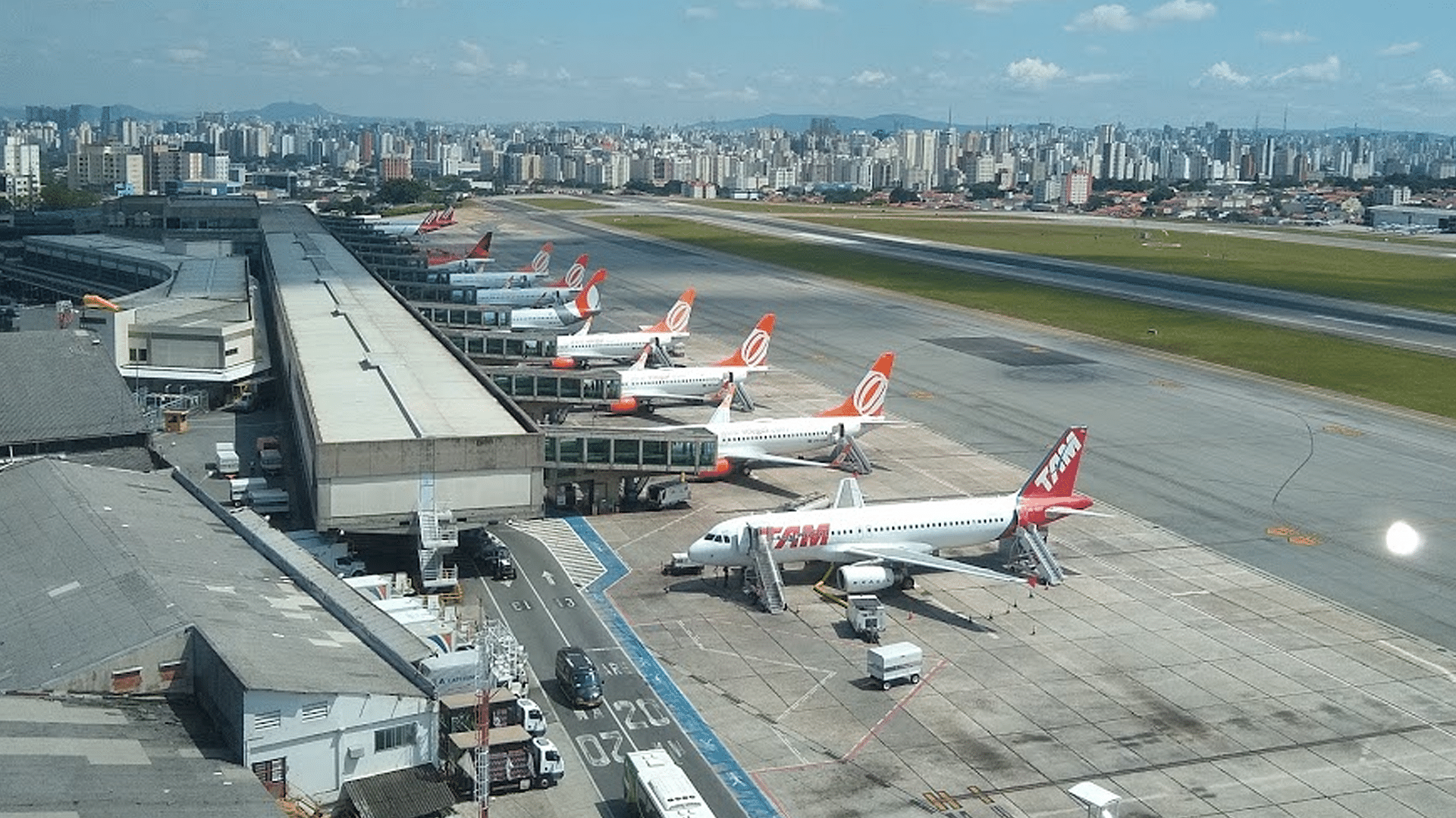 Aeroporto mais disputado do país, Congonhas é abandonado durante crise -  22/04/2020 - UOL Economia