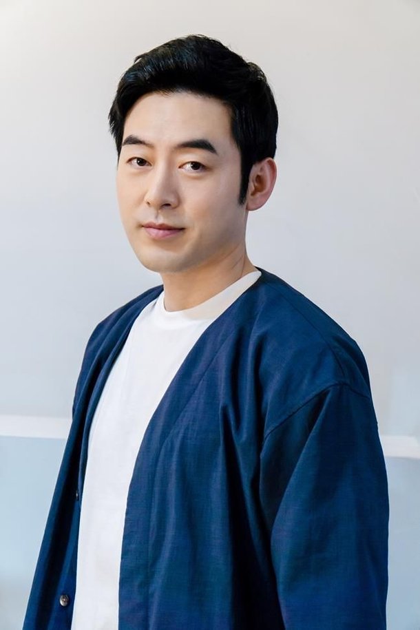 Park Hyoung-soo in 'Happiness - Drama' With Han Hyo-joo and Park Hyung-sik  @ HanCinema